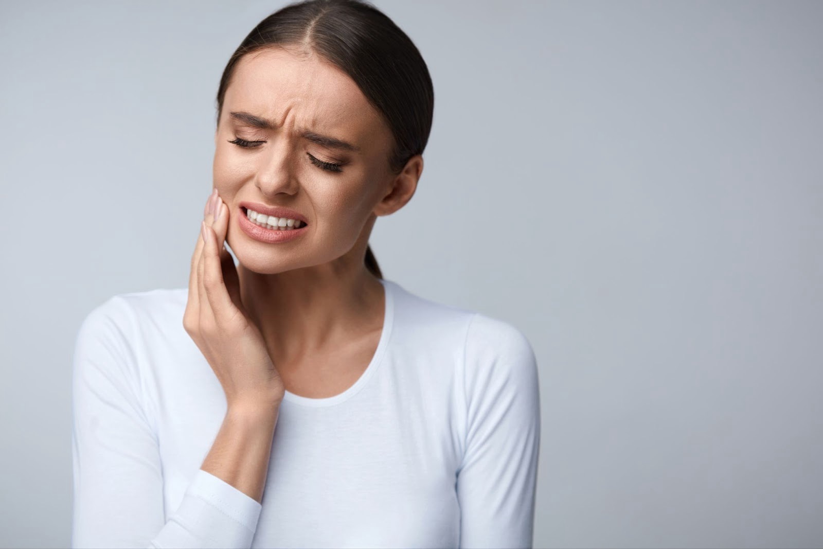 5 Early Signs of Peri-Implantitis and What to Do About Them