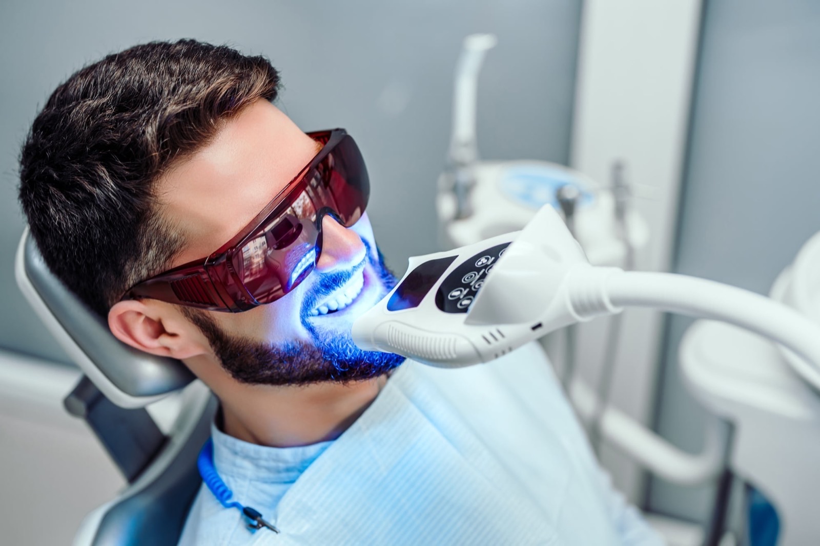Exploring the Latest Advances in Teeth Whitening Techniques